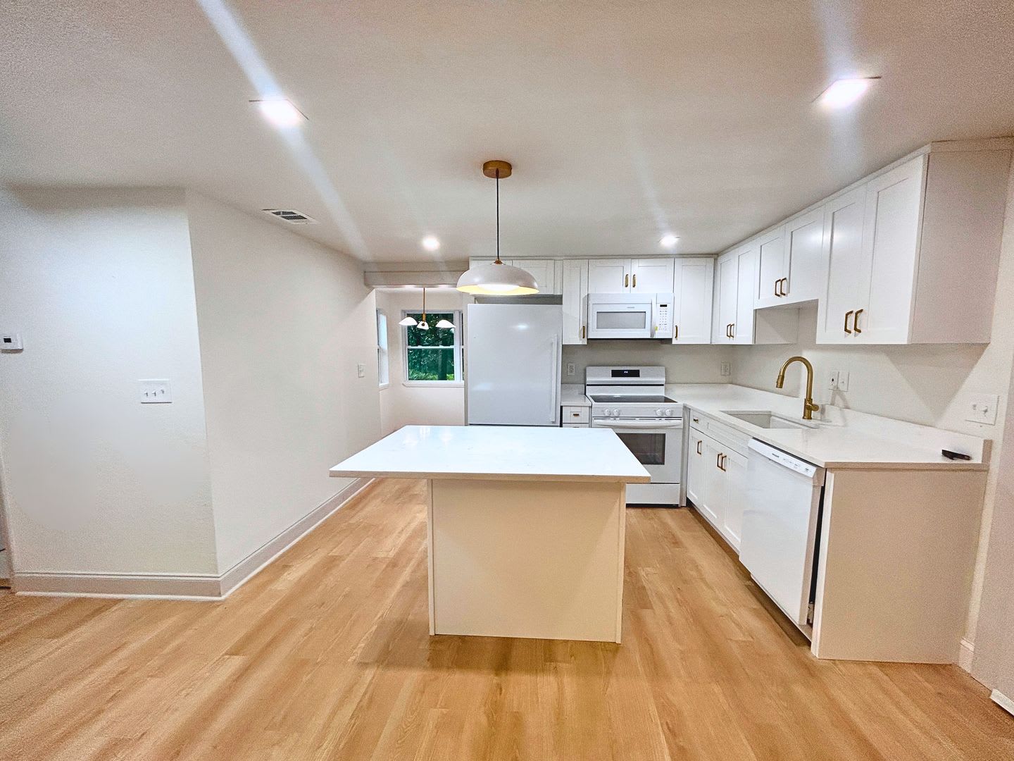 Newly Renovated 2-Bed, 1-Bath Duplex with Modern Upgrades – photo 4