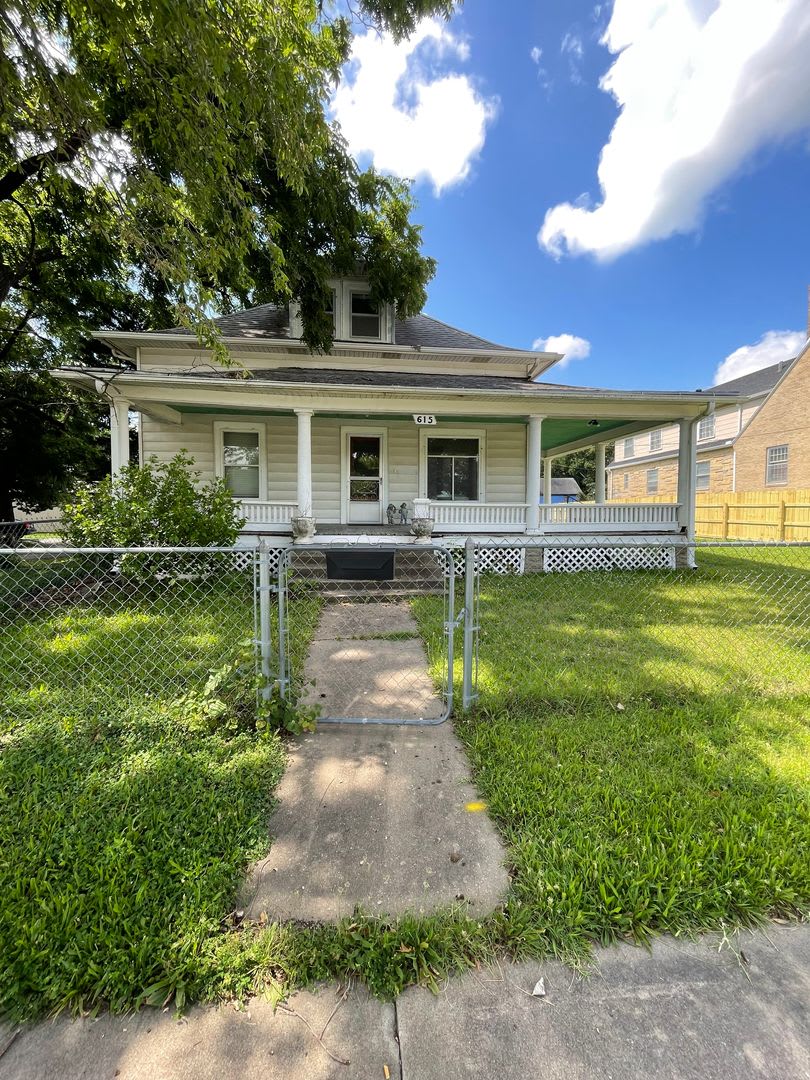 615 E 6Th Ave In Emporia Ks 66801 – photo 1