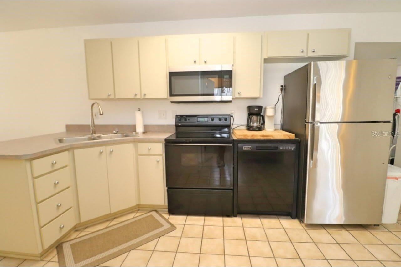 906 E 11TH AVENUE – photo 4