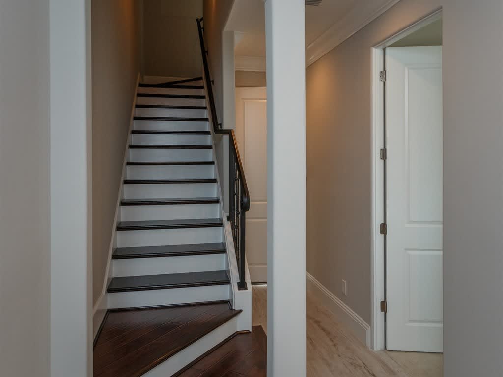 Chic Big City Inspired Brownstone – photo 5