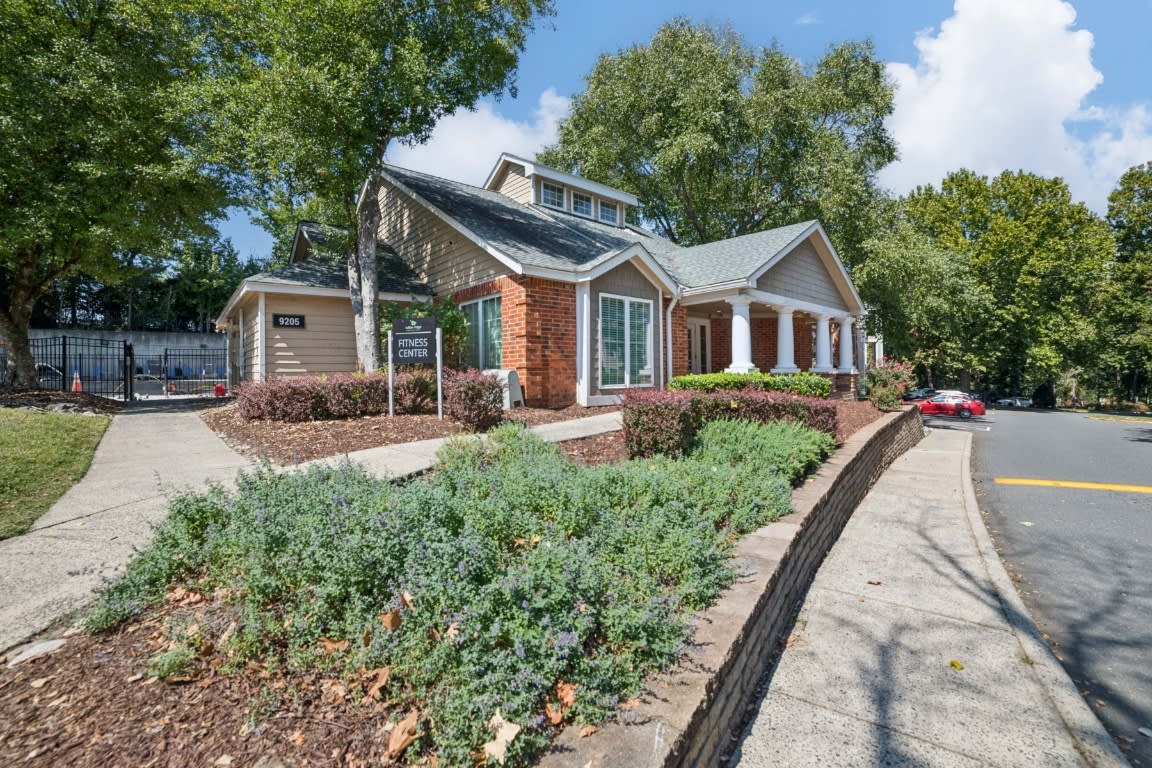 Willow Ridge Apartments – photo 1