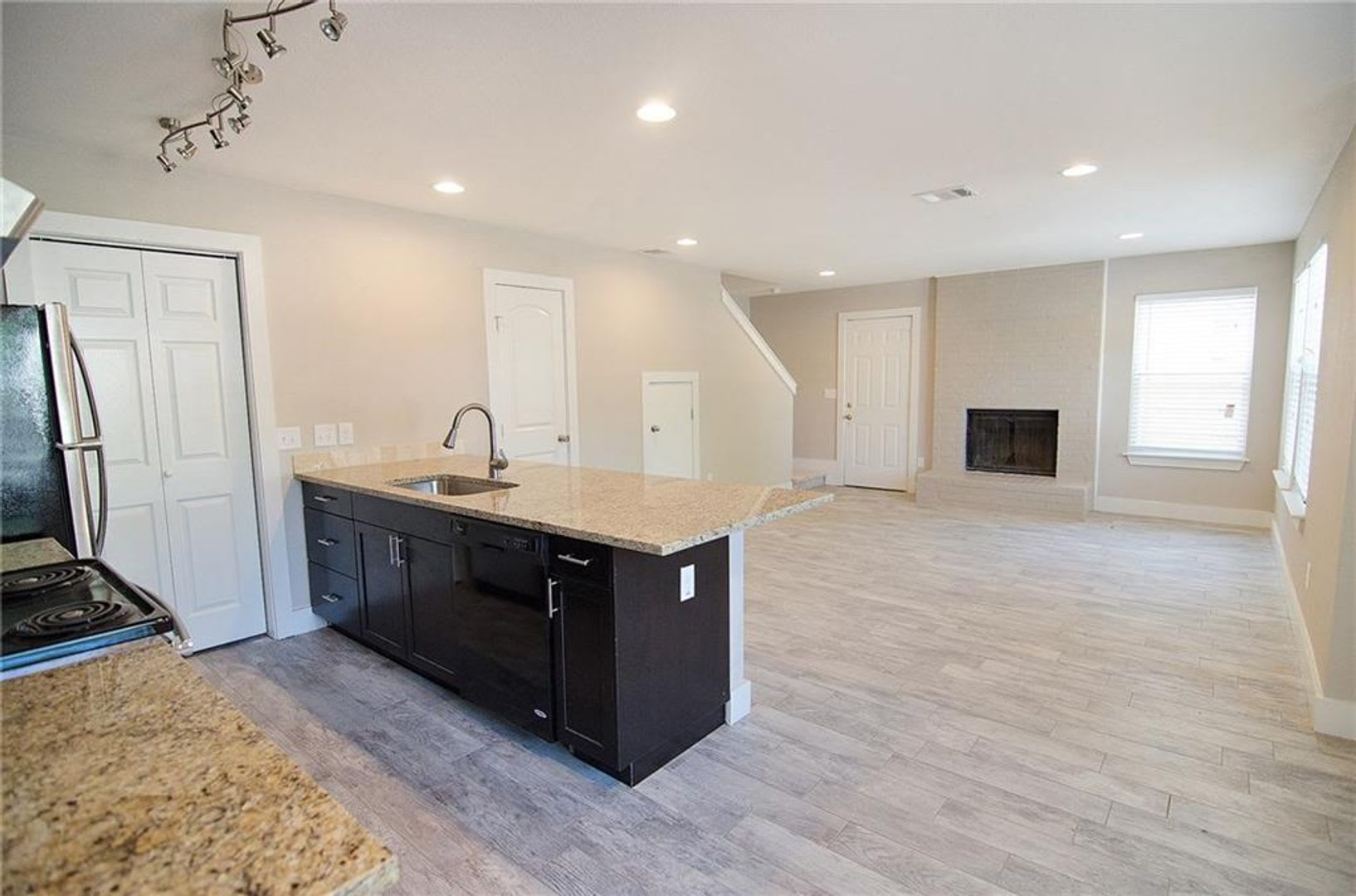 Updated 2-Story Townhome in Prime North Austin – photo 4