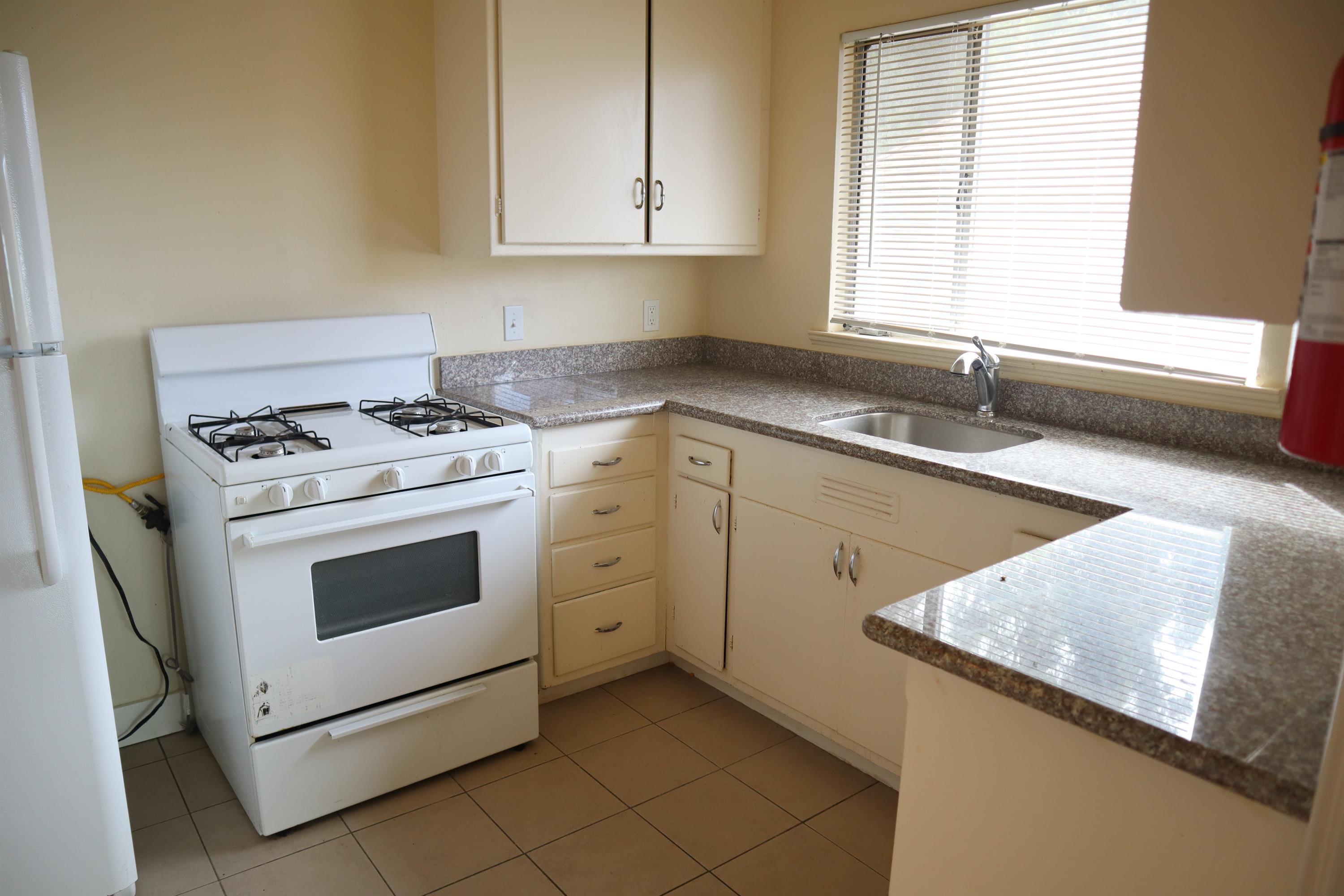 6518 Outlook Avenue – photo 3