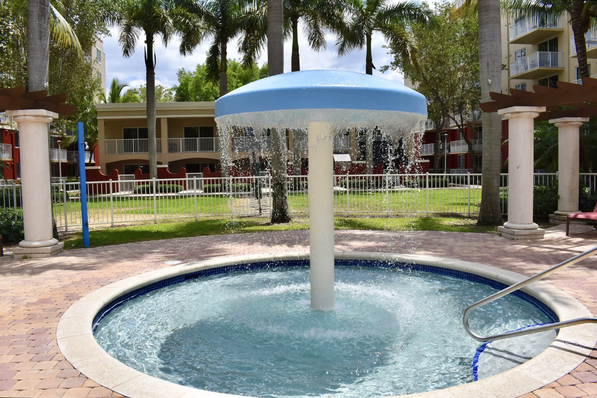 Country Club Towers – photo 3