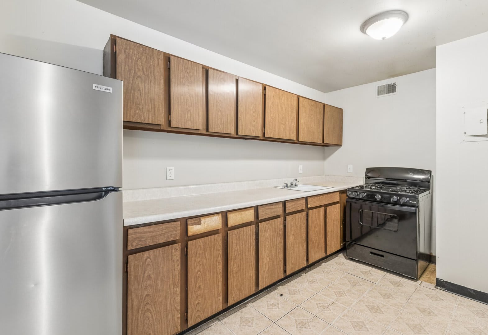 Newly Built 3 Bedroom Townhome With Roof Top Deck – photo 3