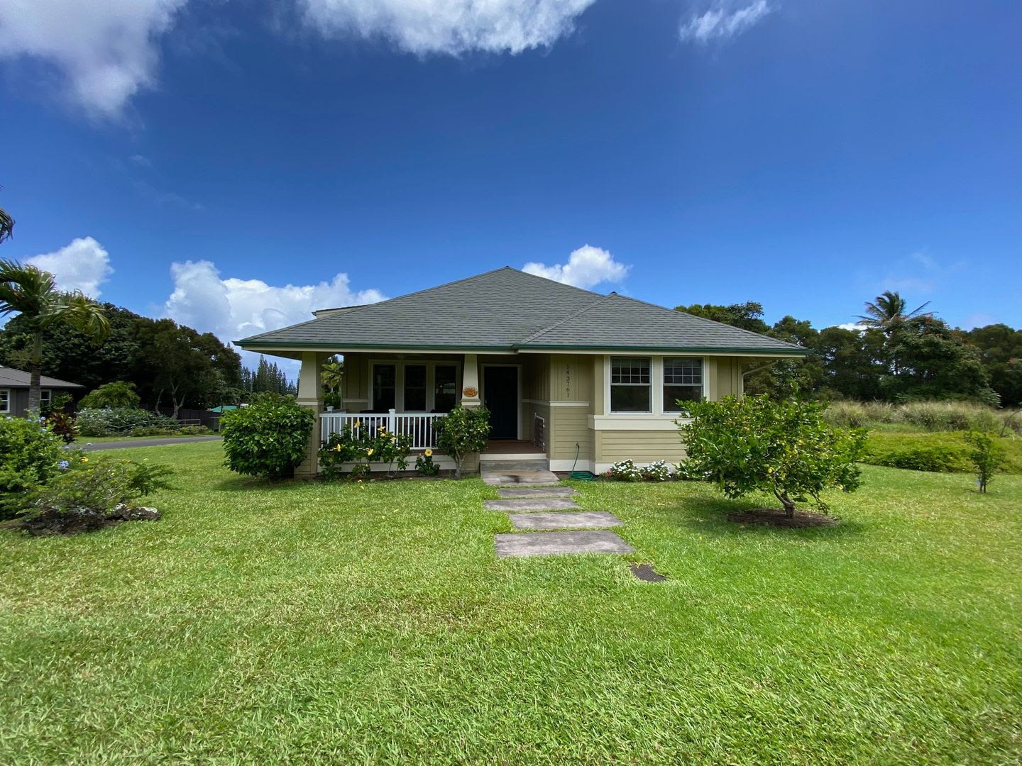 For Rent: Gorgeous 3 Bed, 2 Bath Custom Home & Large Lanai – photo 2