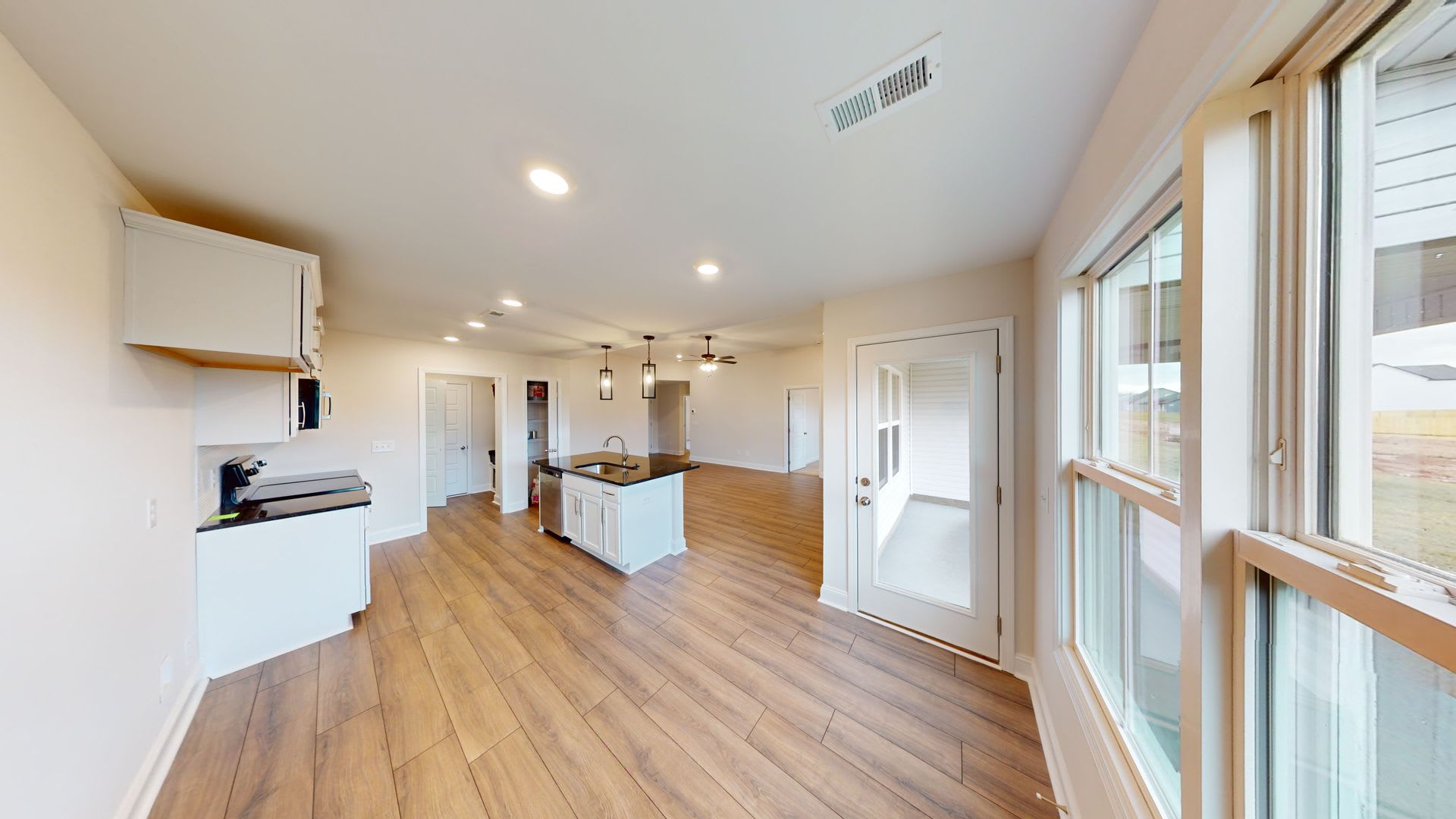 Open-Concept Home with Modern Upgrades Featuring Hardwood Flooring and Open Kitchen – photo 3