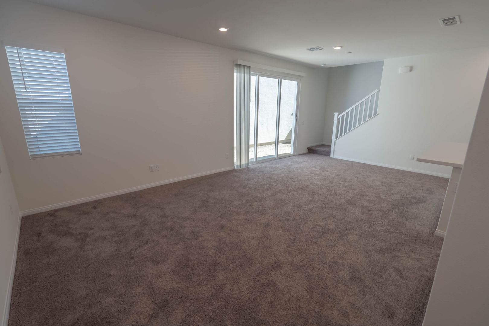 3 Bedrooms in the Five Points Community of Valencia! – photo 2