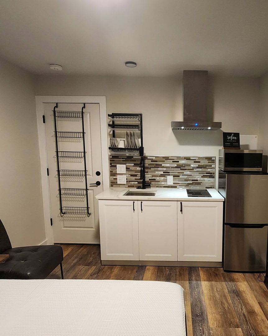 Stylish & Convenient Micro-Studio (5 Minutes from St. Michael Medical Center) – photo 3