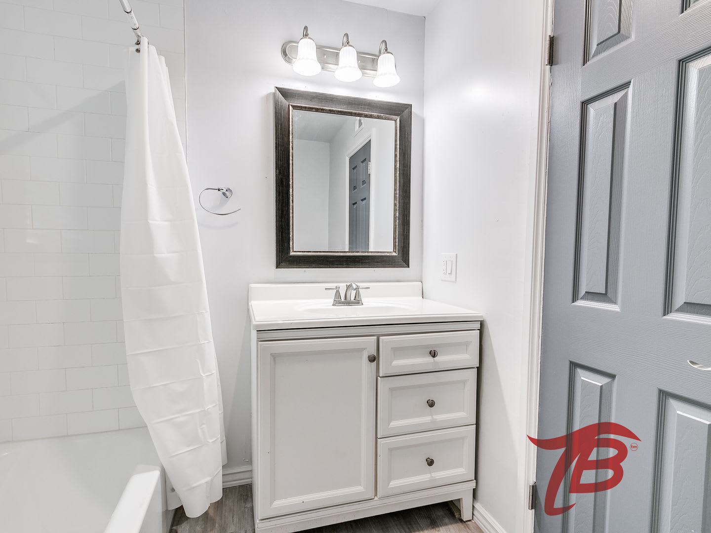 Gorgeous 5 Bedroom 3 Bathroom Home Near Oklahoma City University – photo 3