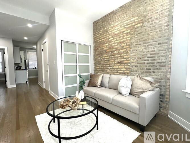 3834 North Wilton Ave – photo 2