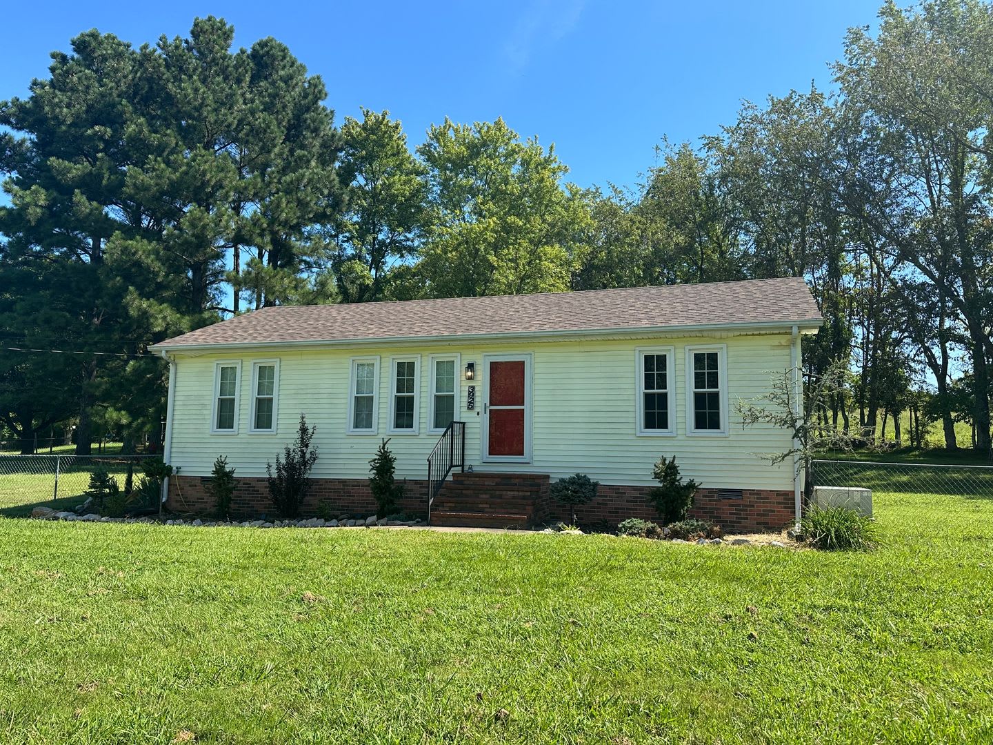 FOR LEASE- 3 BED 1 BATH SINGLE FAMILY HOME IN LEBANON! – photo 1