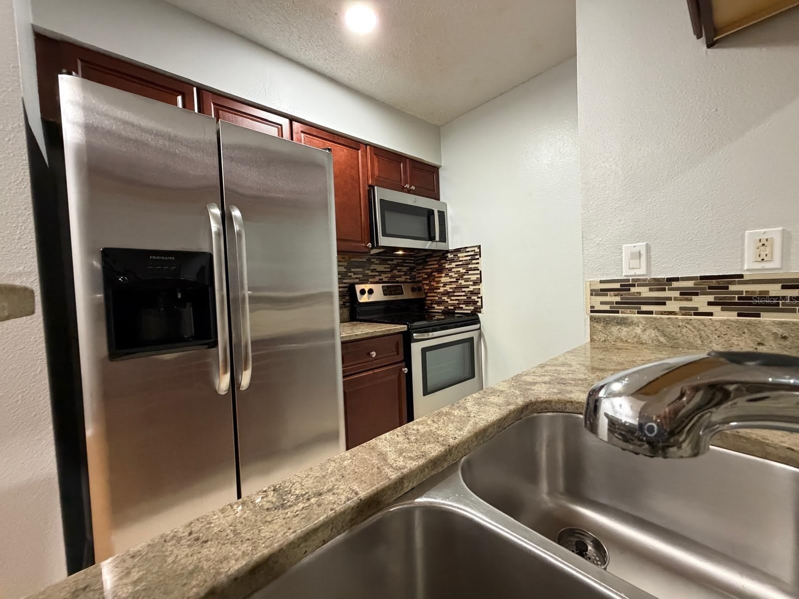 8643 MALLARD RESERVE Drive – photo 3