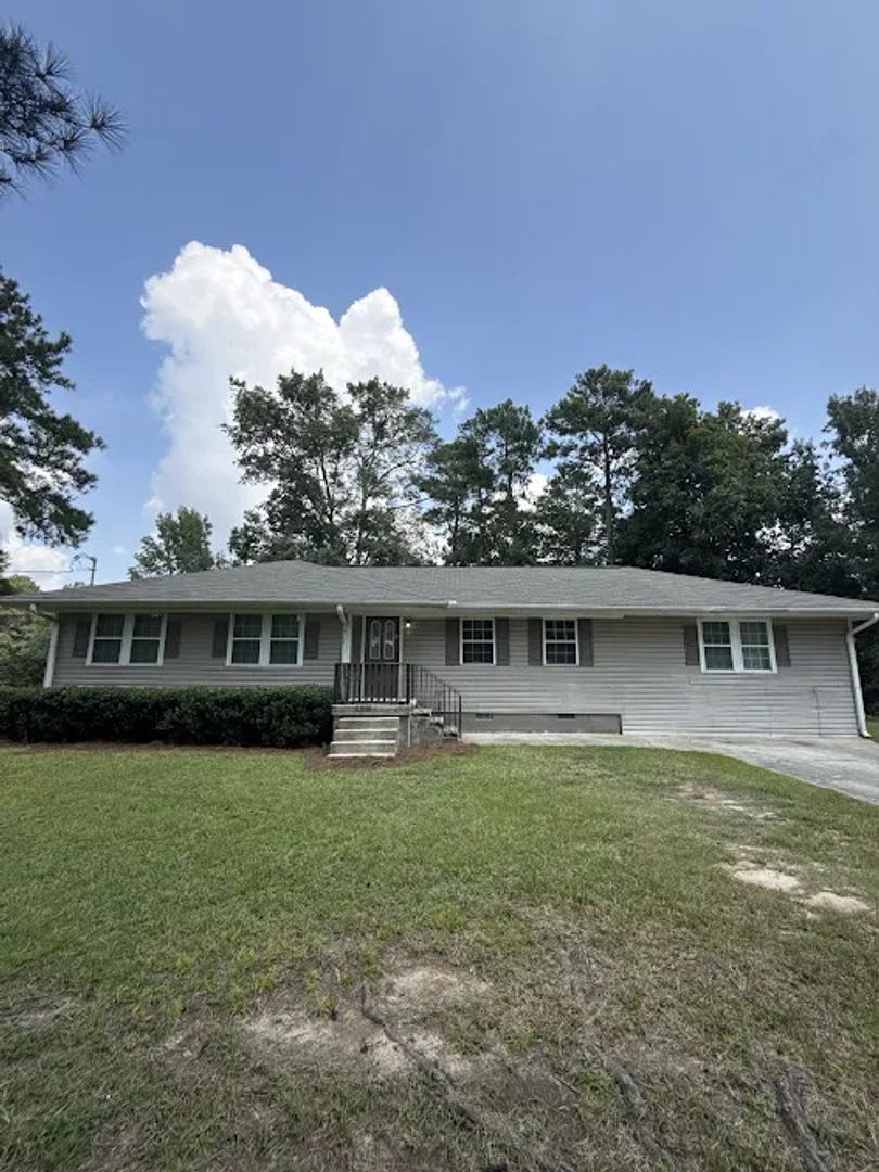 3 Bed 1 5 Bath In Morrow – photo 3
