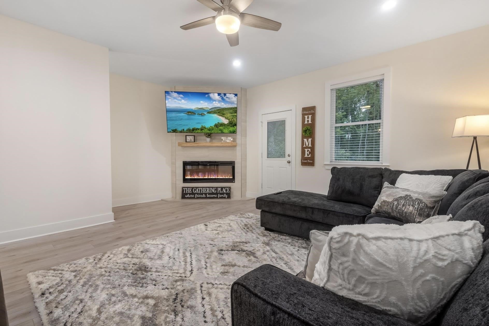 1577 Metropolitan – photo 4