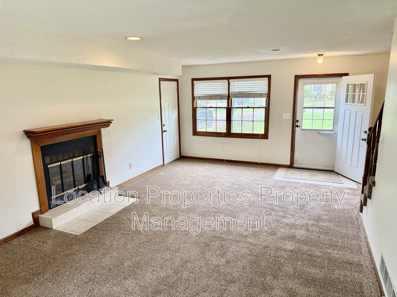 3619 Lakecrest Court – photo 3