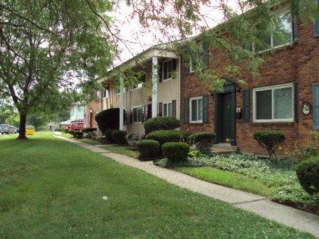 Large 2 Bedroom Townhouse with Basement – photo 1