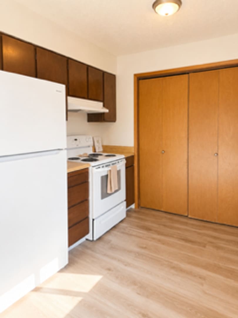 Cozy 2 Bedroom 1 Bathroom Apt Near Downtown Milwaukie Discounted Rent For The First 2 Months – photo 5