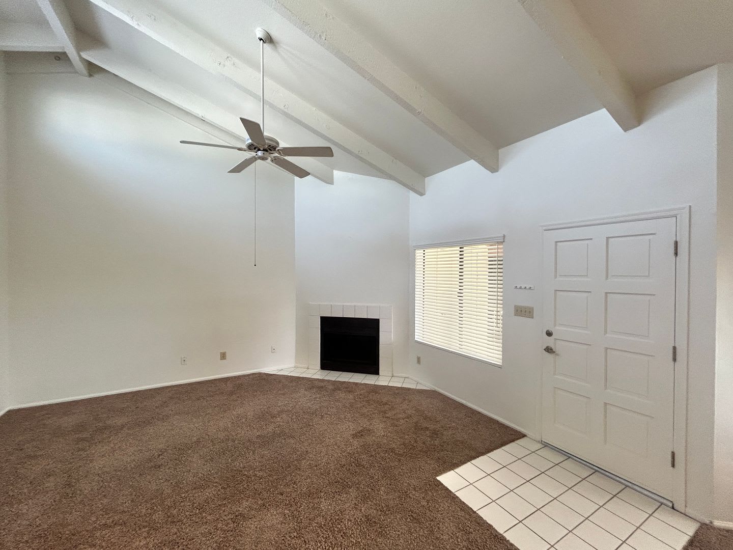 Spacious 2 Bedroom, 2 Bathroom Condo – photo 2