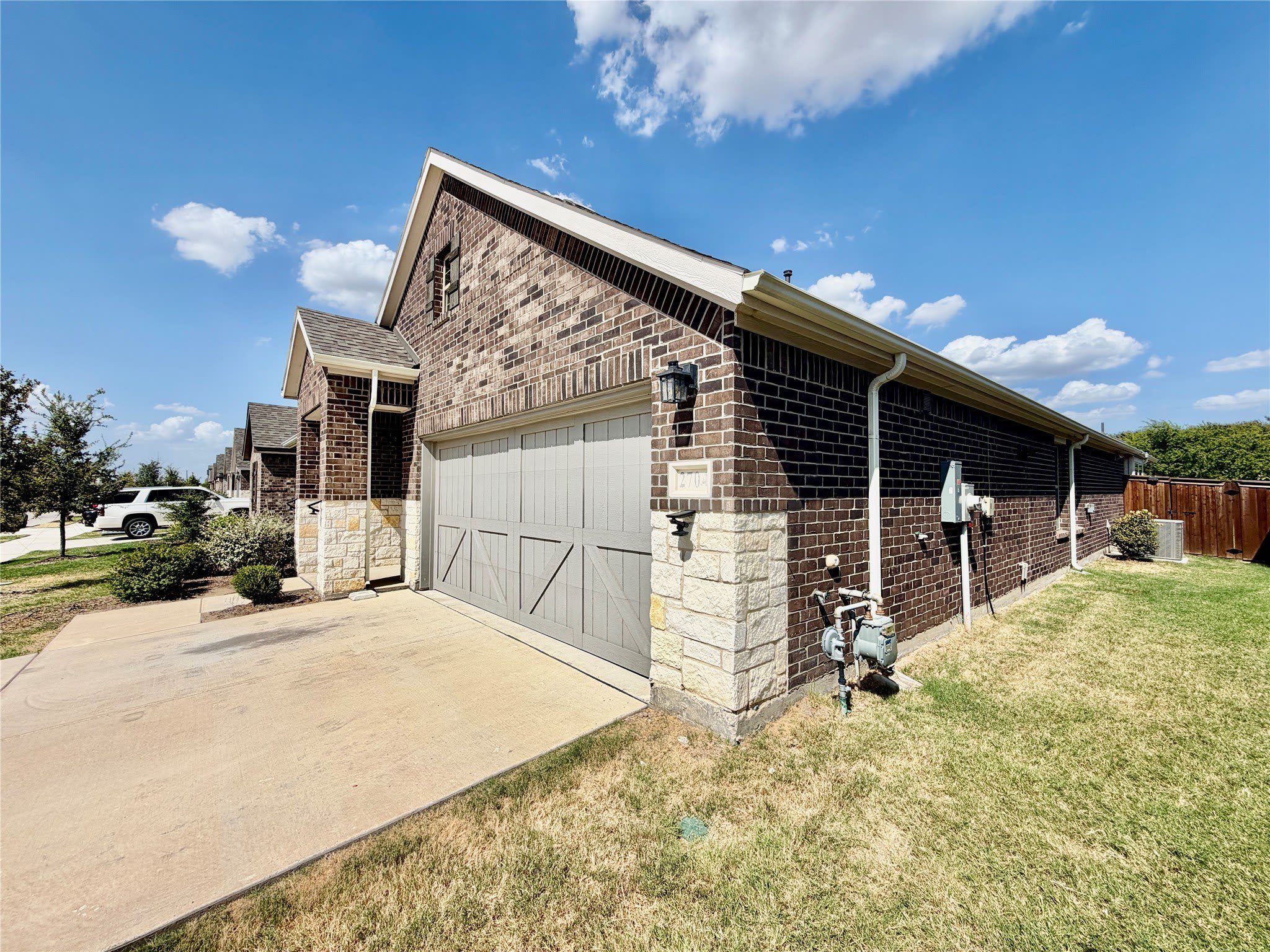 2704 Rambling Road – photo 3