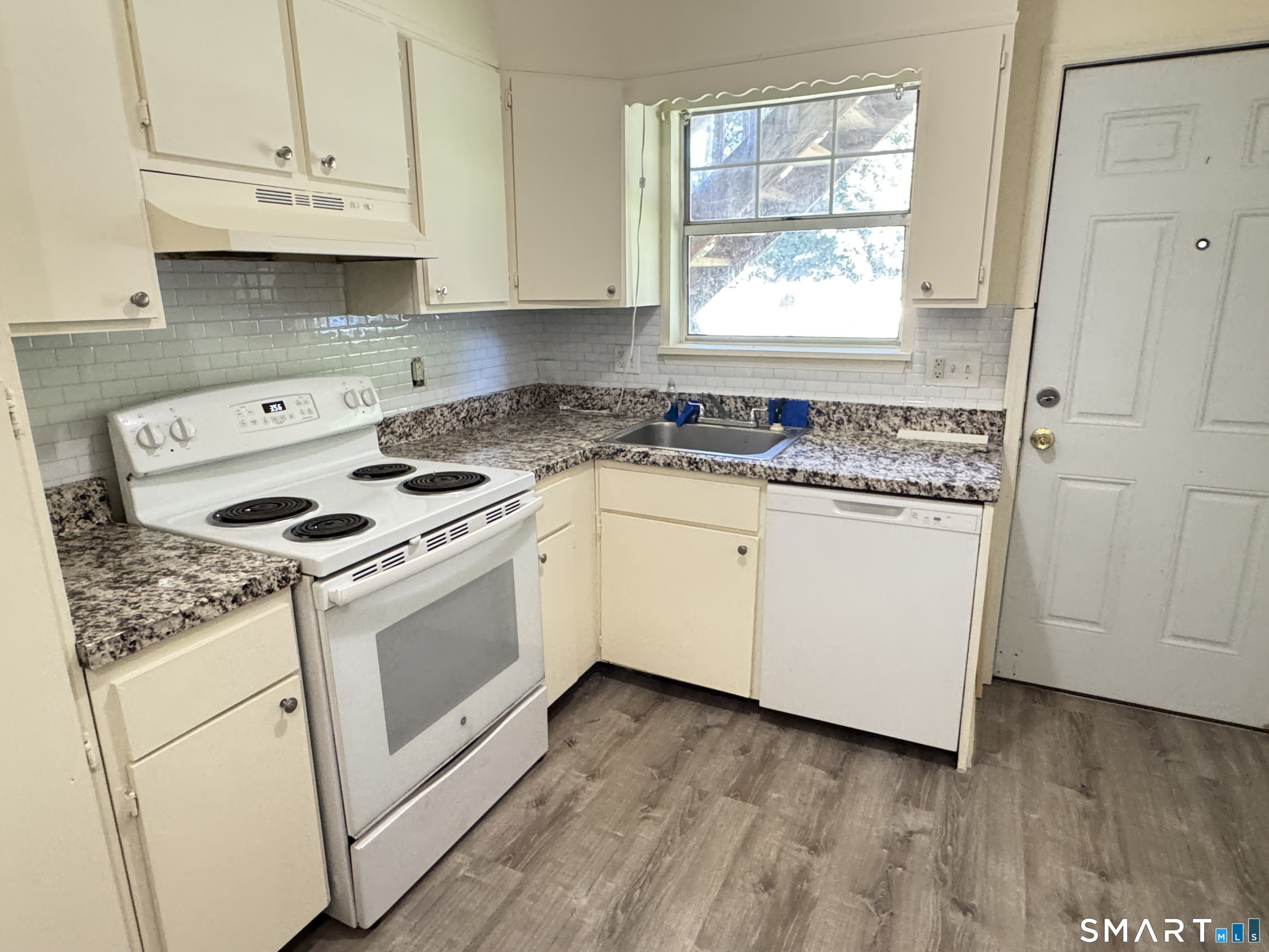 81 Angel Drive – photo 5