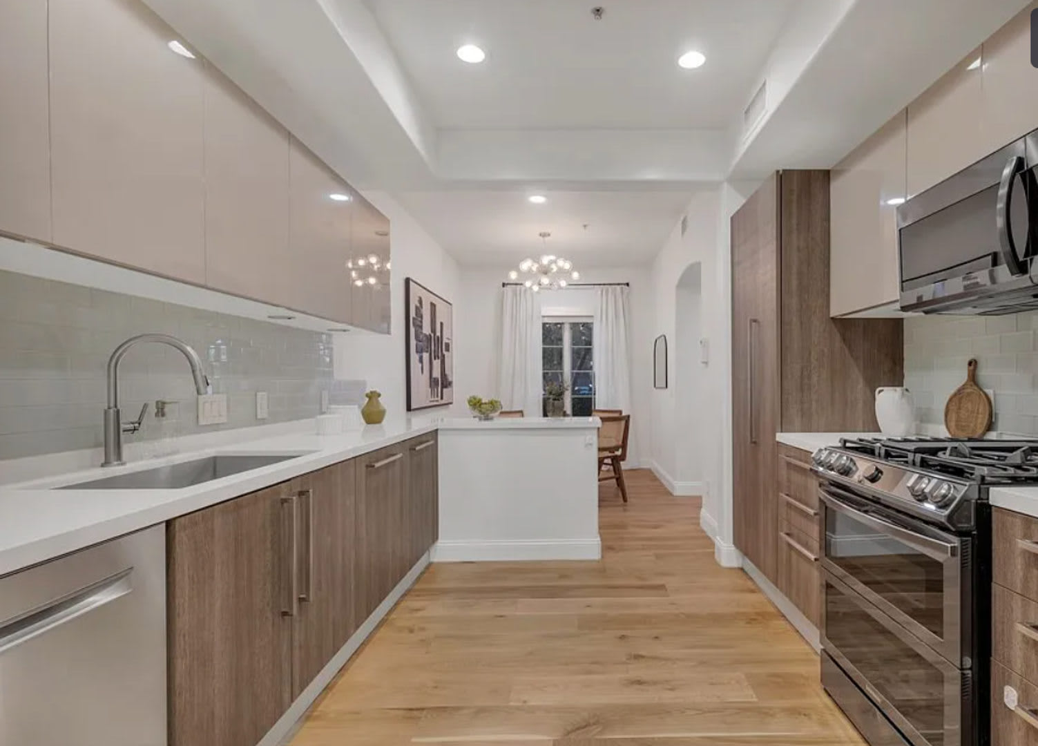 Hidden-Gem Townhouse in WeHo: 2 Bed/2.5 Bath, Private Entrance + Patios, 2 Parking, Norma Triangle – photo 3