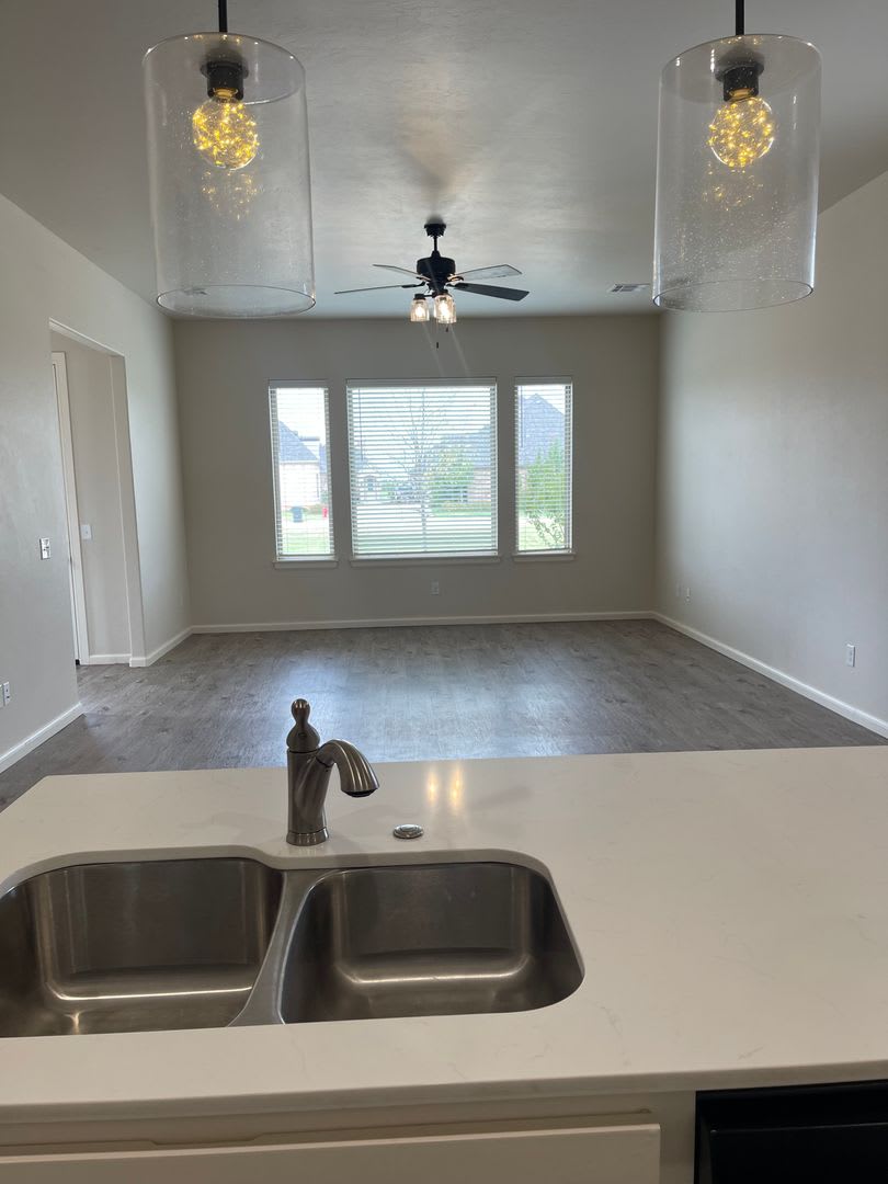 Beautiful 4 bed 3.5 bath home with a game room in The Enclave! – photo 5