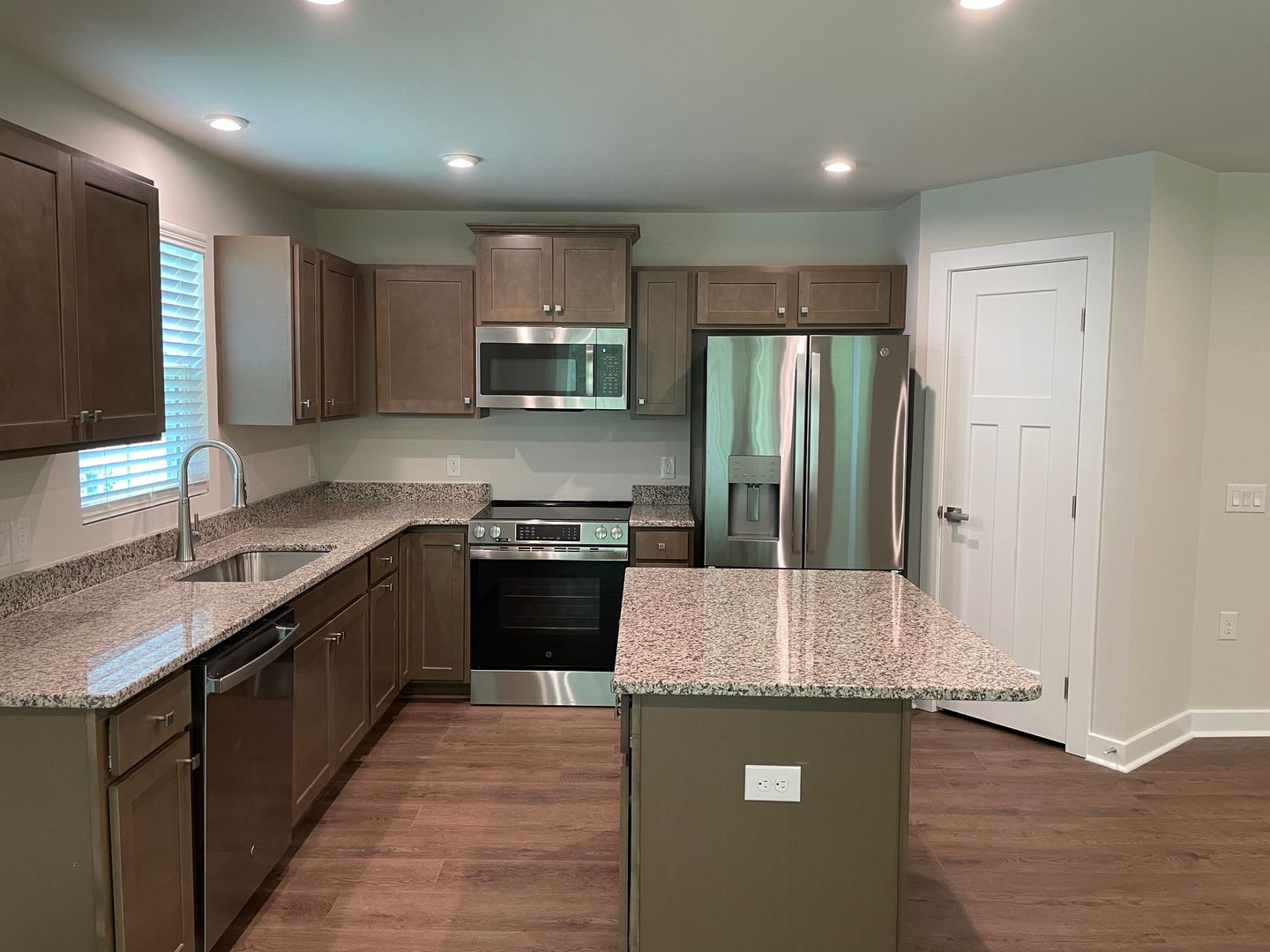 3 Bedroom 2 Bathroom House In Hickman S Crossing – photo 3