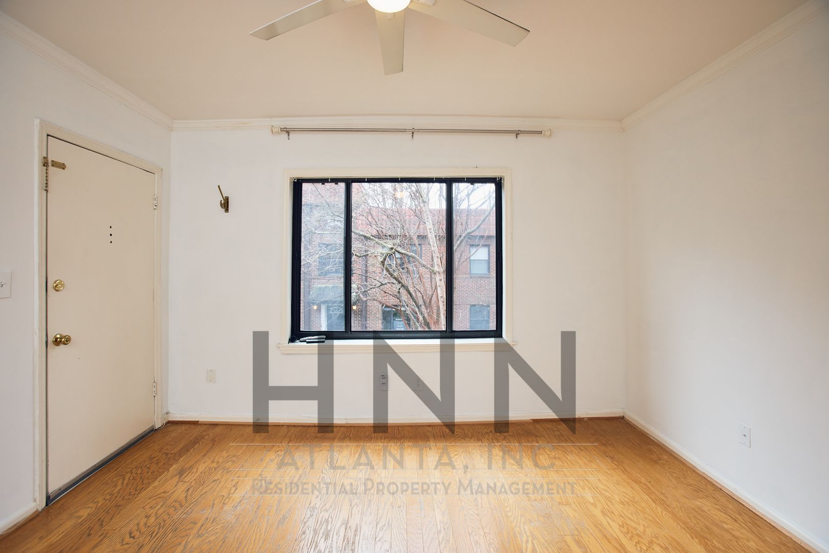 Bright Top Floor 2 1 Condo In Prime Midtown – photo 2
