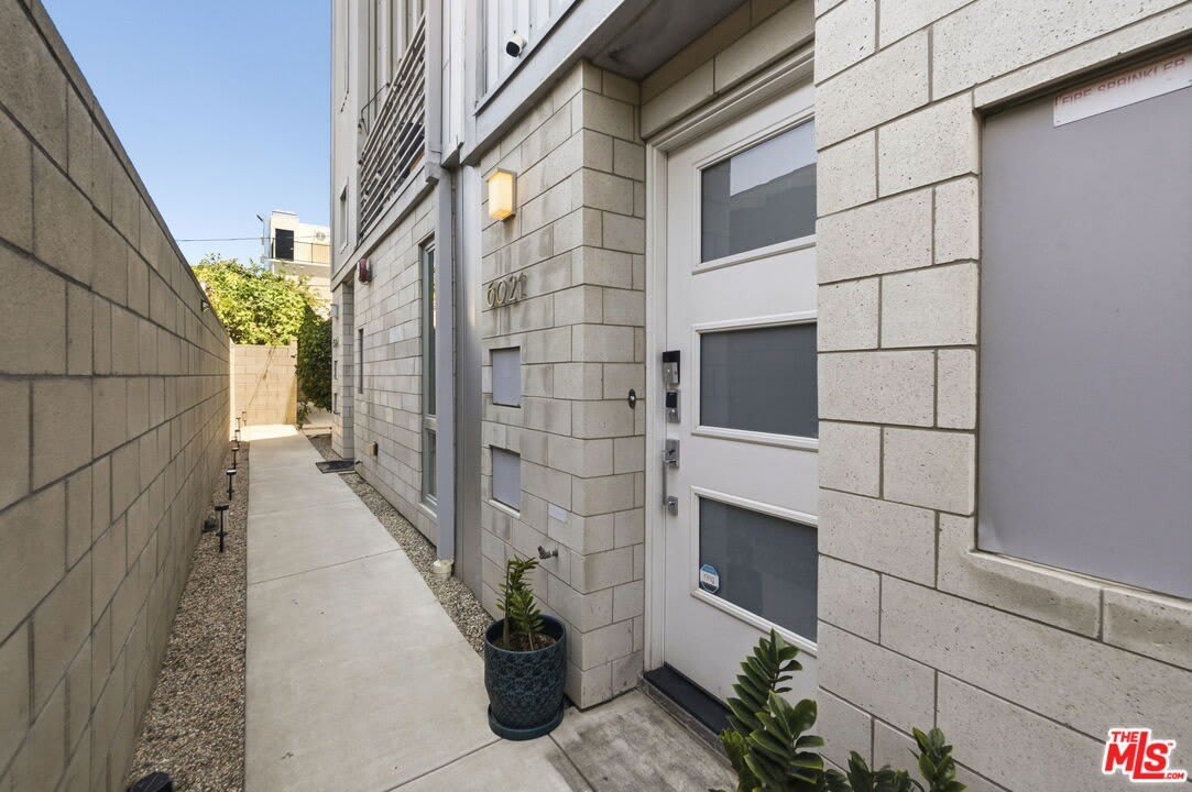 6021 W Beachwood Ln – photo 2