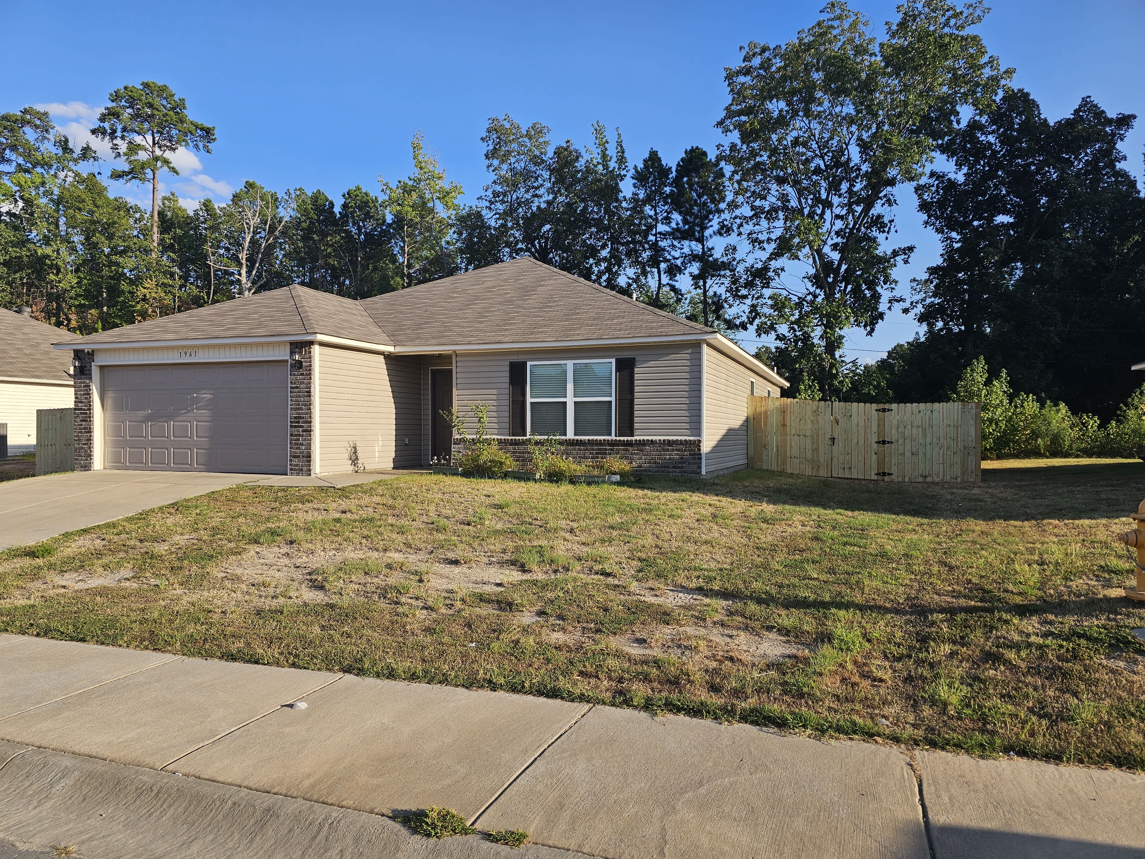 1961 Auburn Hills Dr – photo 2
