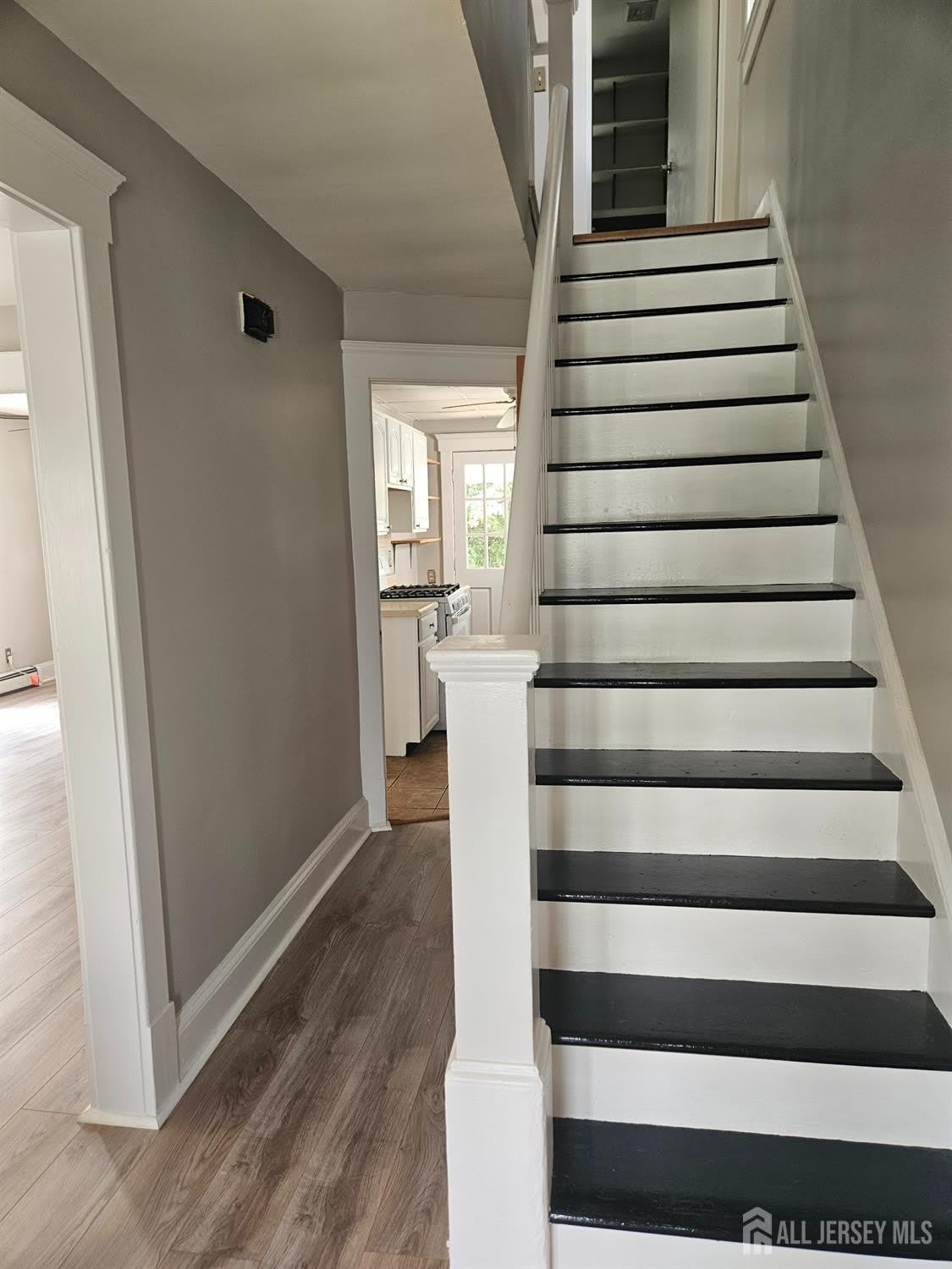 327 Berry Street – photo 2
