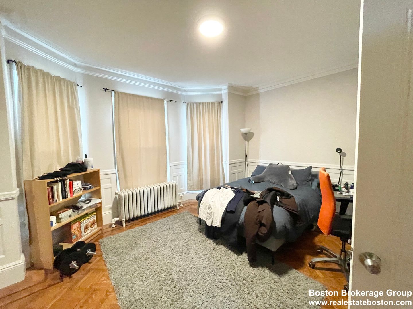 Perfect apartment for Social Students near NEU! Spacious, Yard, Parking & more! – photo 5