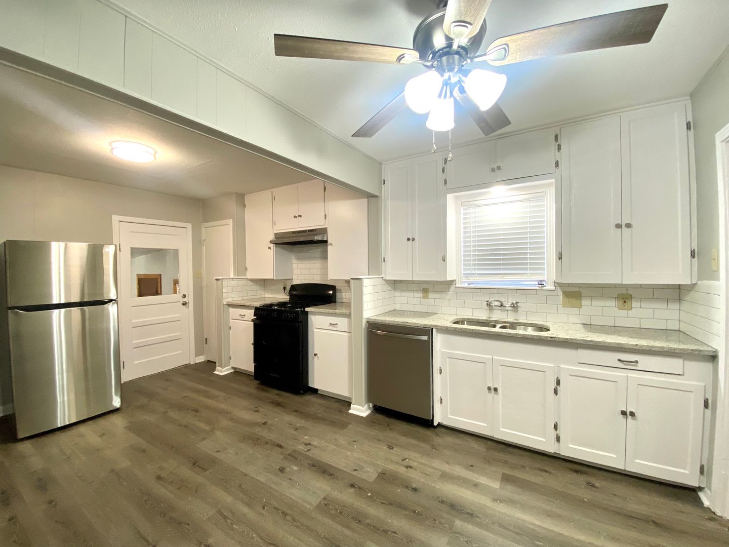 3 Bedroom 3 bathroom Remodeled home ready to be loved – photo 4