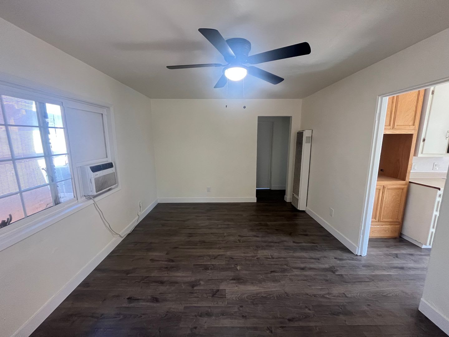 2 Bedroom, 1 Bathroom Roseville Cottage for Lease. – photo 3