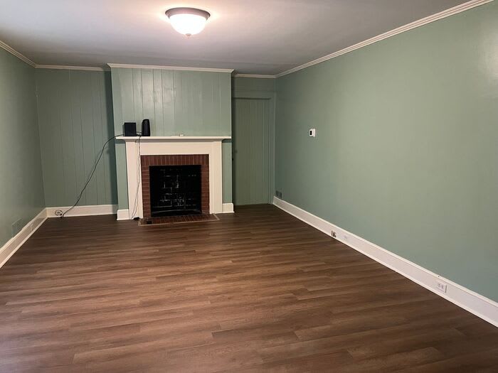 1049 East Main Street – photo 4