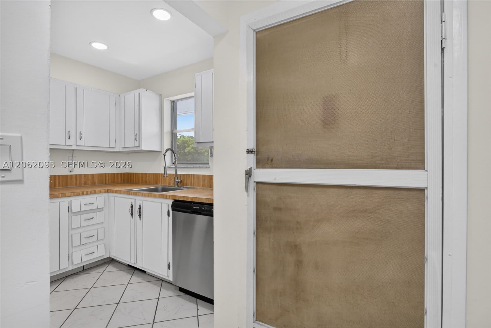 6080 Nw 44Th St – photo 5