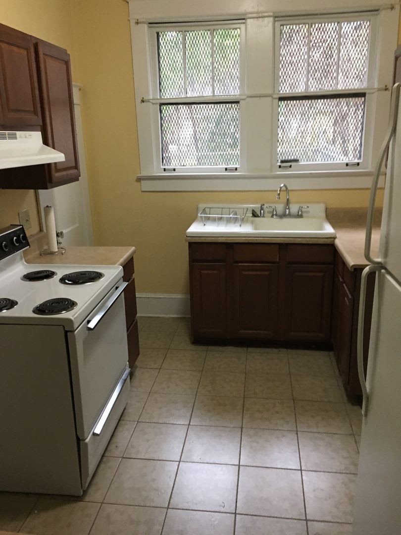 Cute Bungalow- **$200 off first months rent** – photo 5