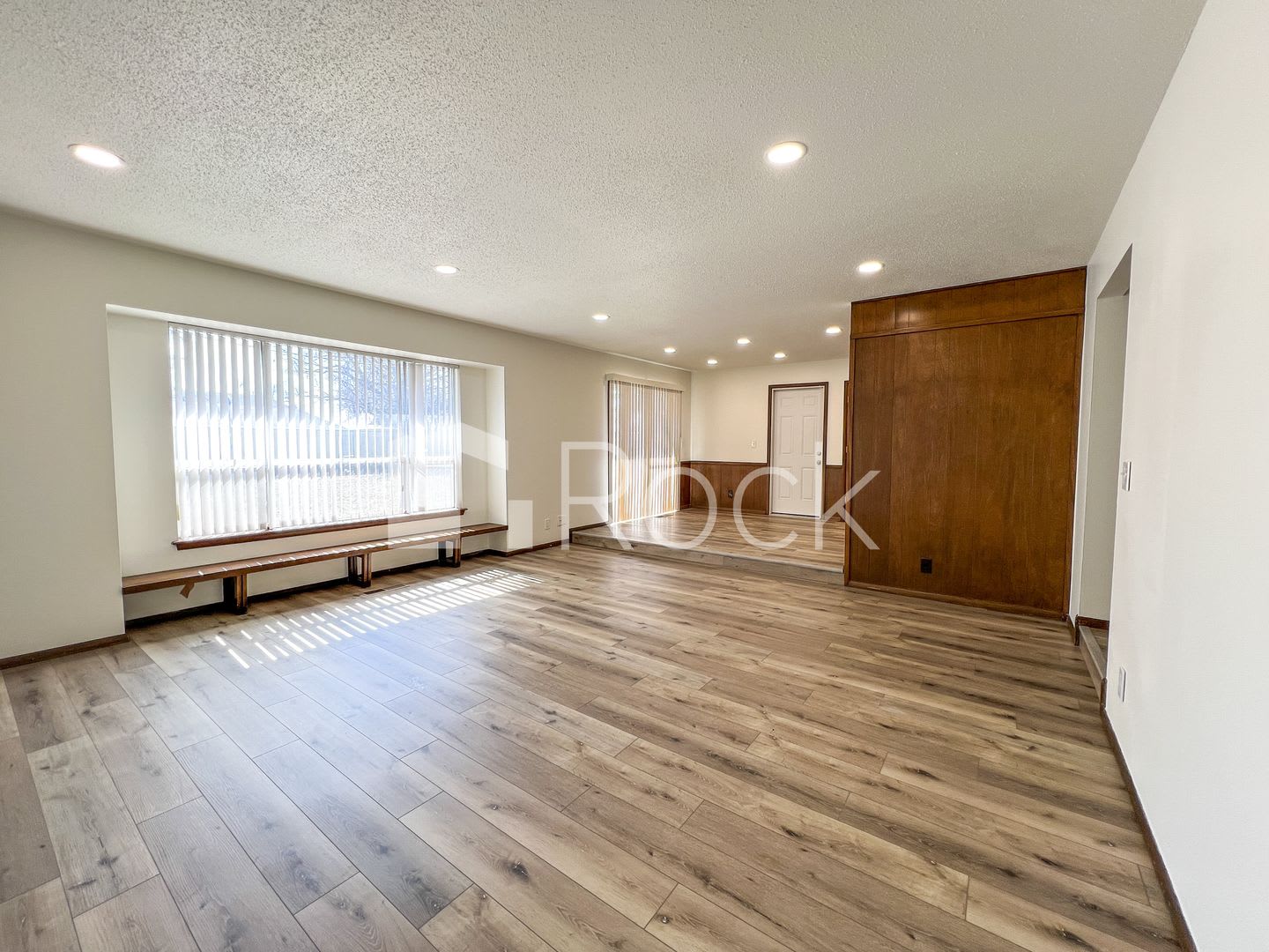 3-Bed 2-Bath Charming Mid-Century Modern – photo 4