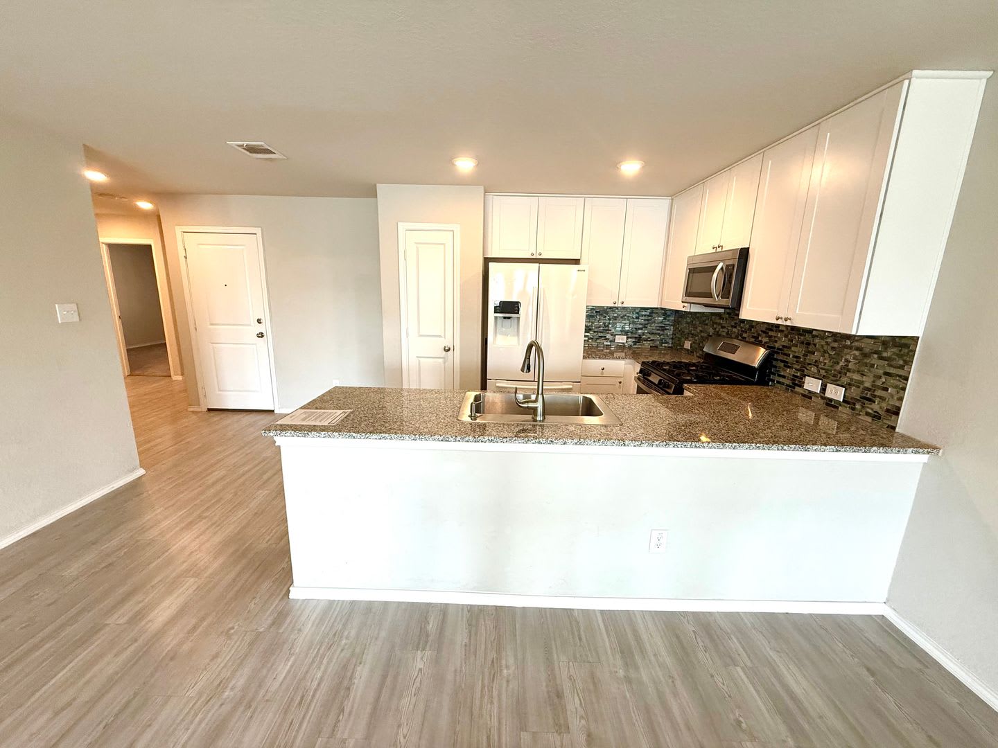 Beautiful 3-Bedroom Home in New Subdivision with Fenced Backyard – photo 5