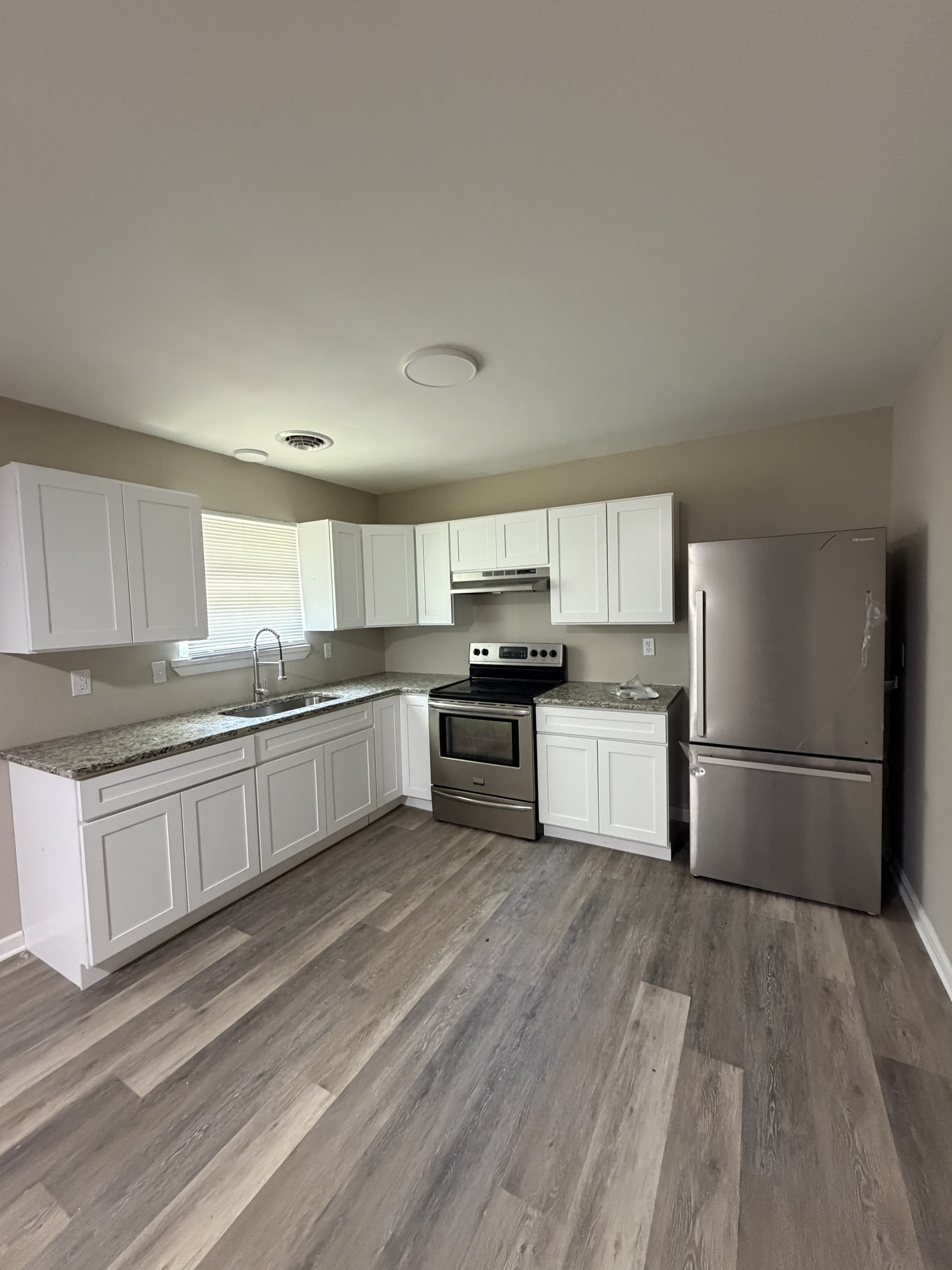 304 Elizabeth Street – photo 3