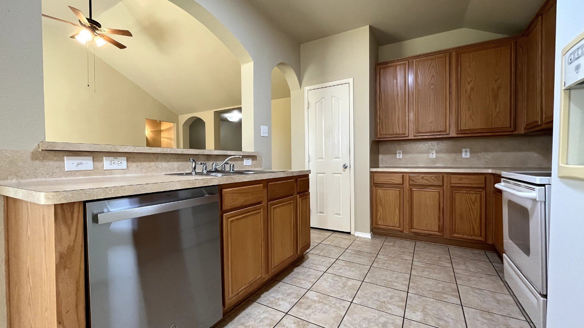 233 Niagara Falls Drive – photo 3