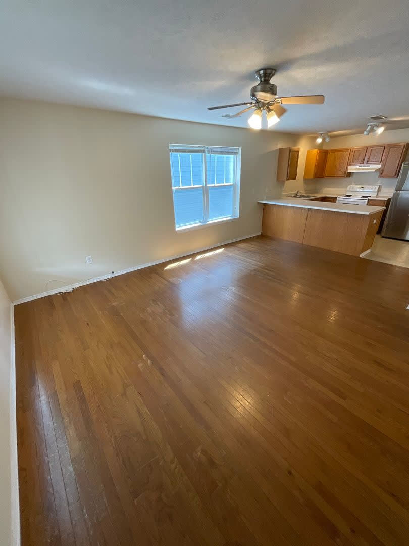 *2027* 4 Bed!! BIG GROUP OPTION!!! 18-20!! – photo 3