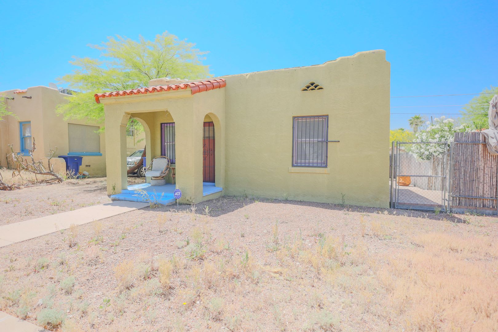 Now Accepting Pets Across Street From U Of A – photo 3