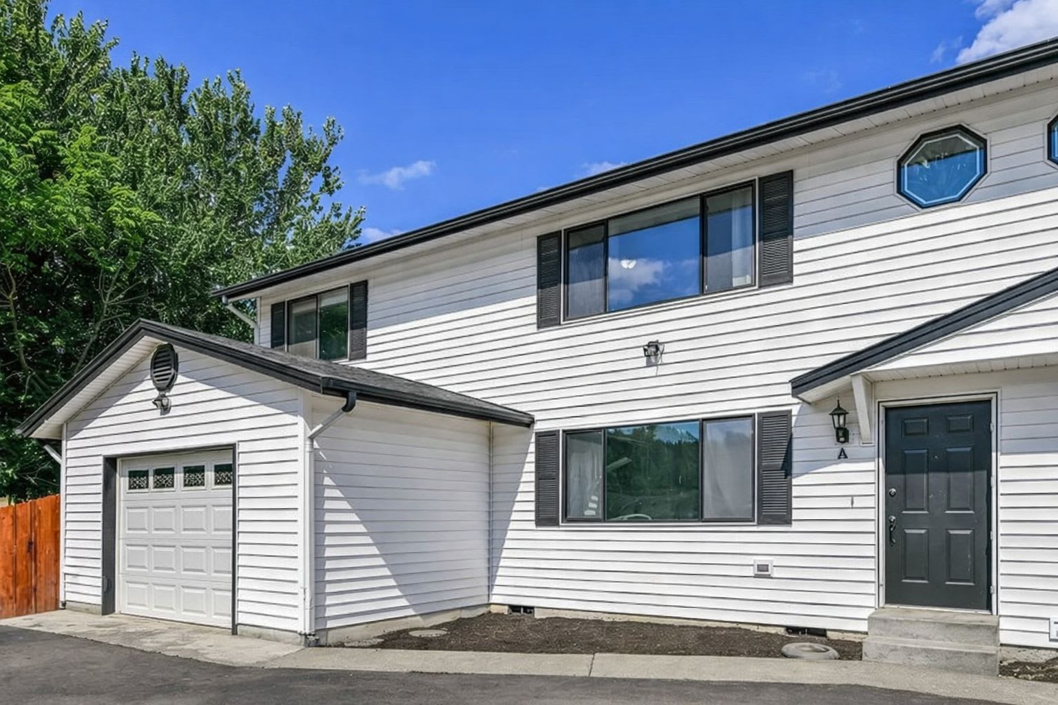 912 Algona Boulevard North – photo 1