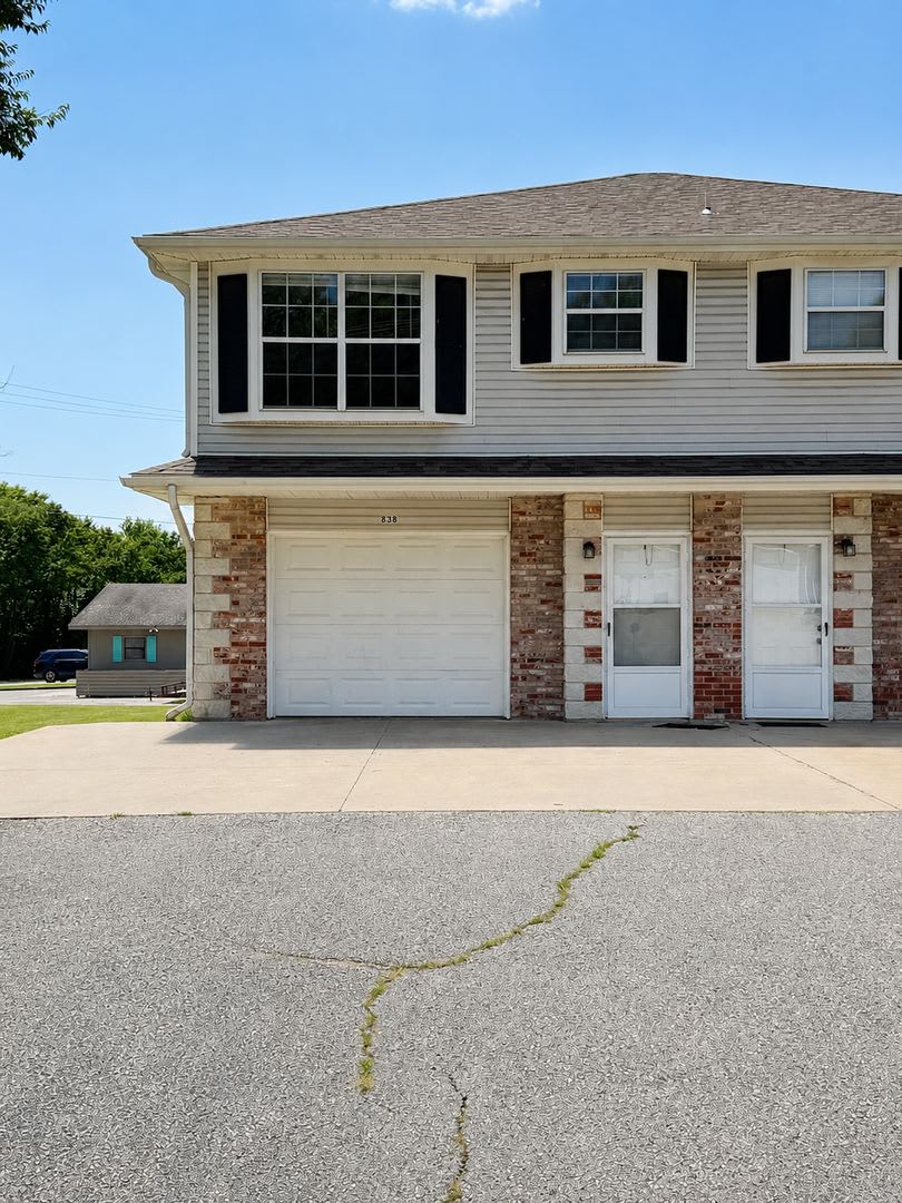 2 Bed 2 Bath 1 Car Garage South Joplin 1000 – photo 1