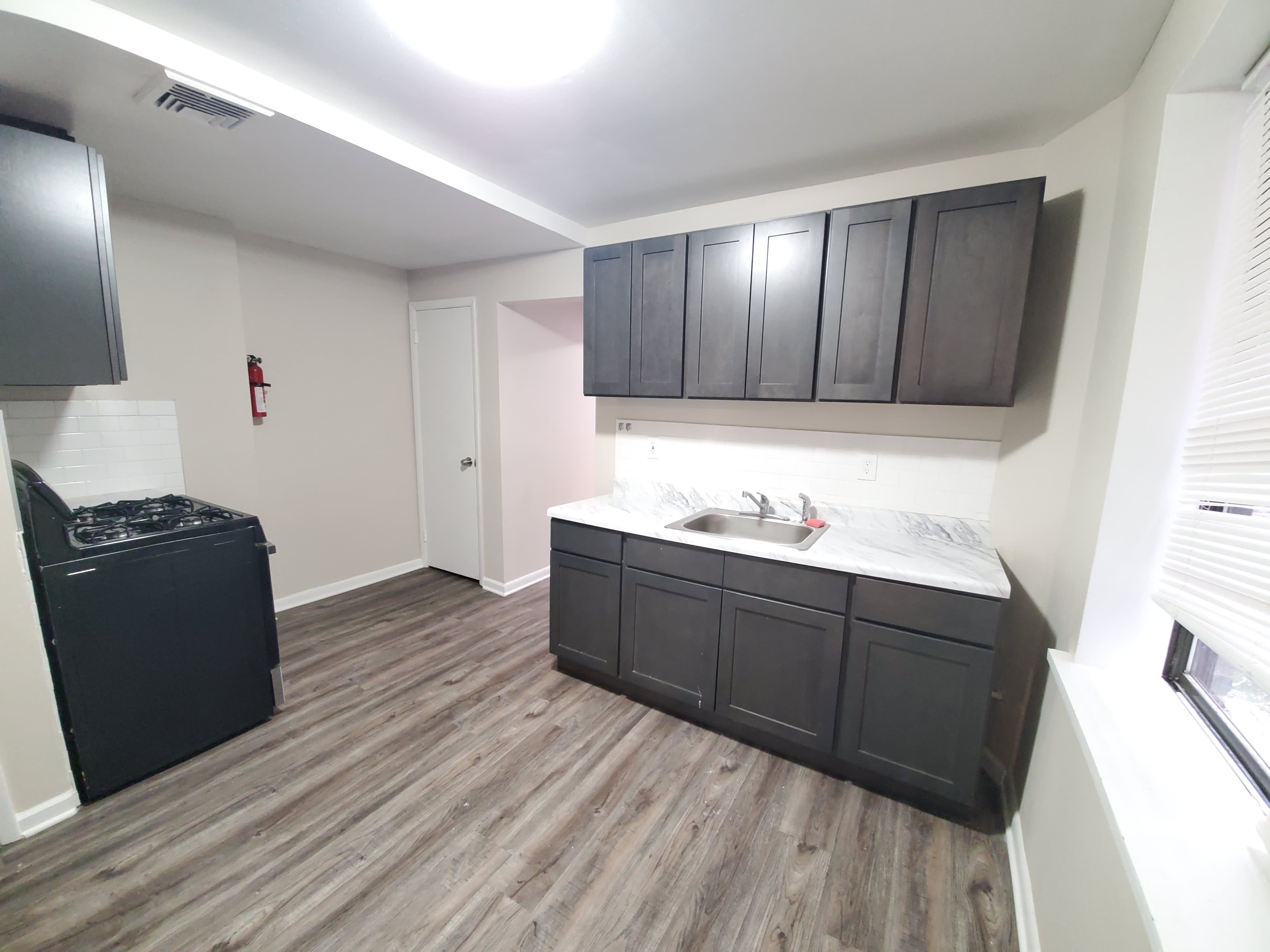 300 Main St – photo 3