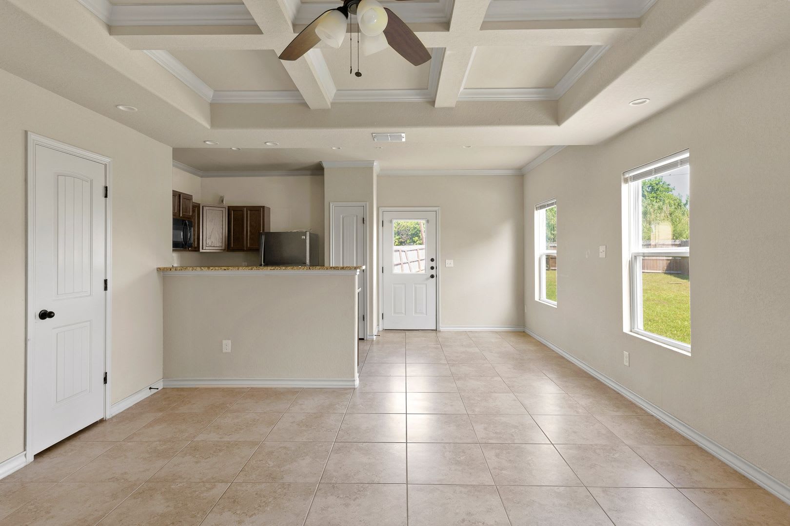 Beautiful 3 bedroom townhome located in Northeast San Antonio! – photo 3
