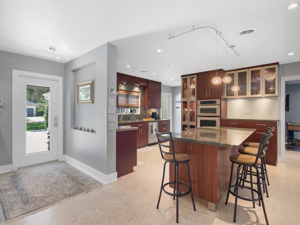 745 Iris Lane – photo 2