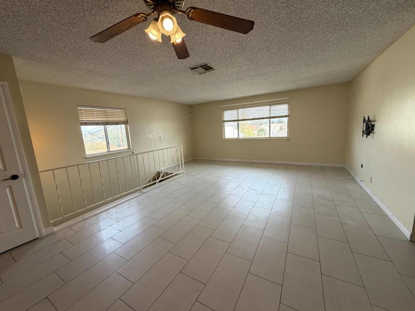 Beautiful home look, 4-plex, across from UNLV – photo 4